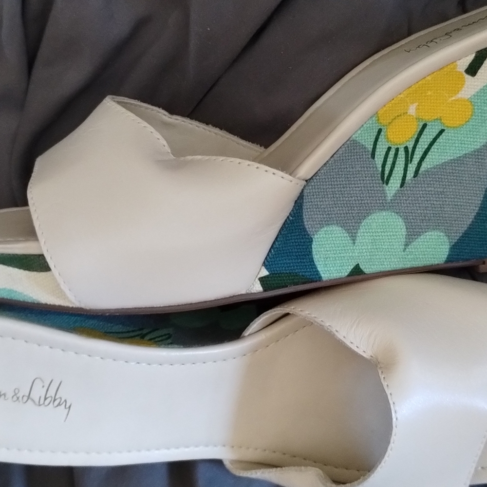 White & Floral Women’s Wedge Sandals